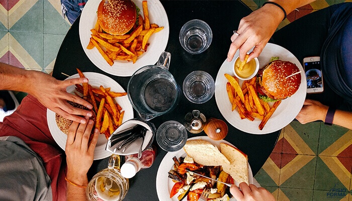 pessoas-com-fome-fast-food